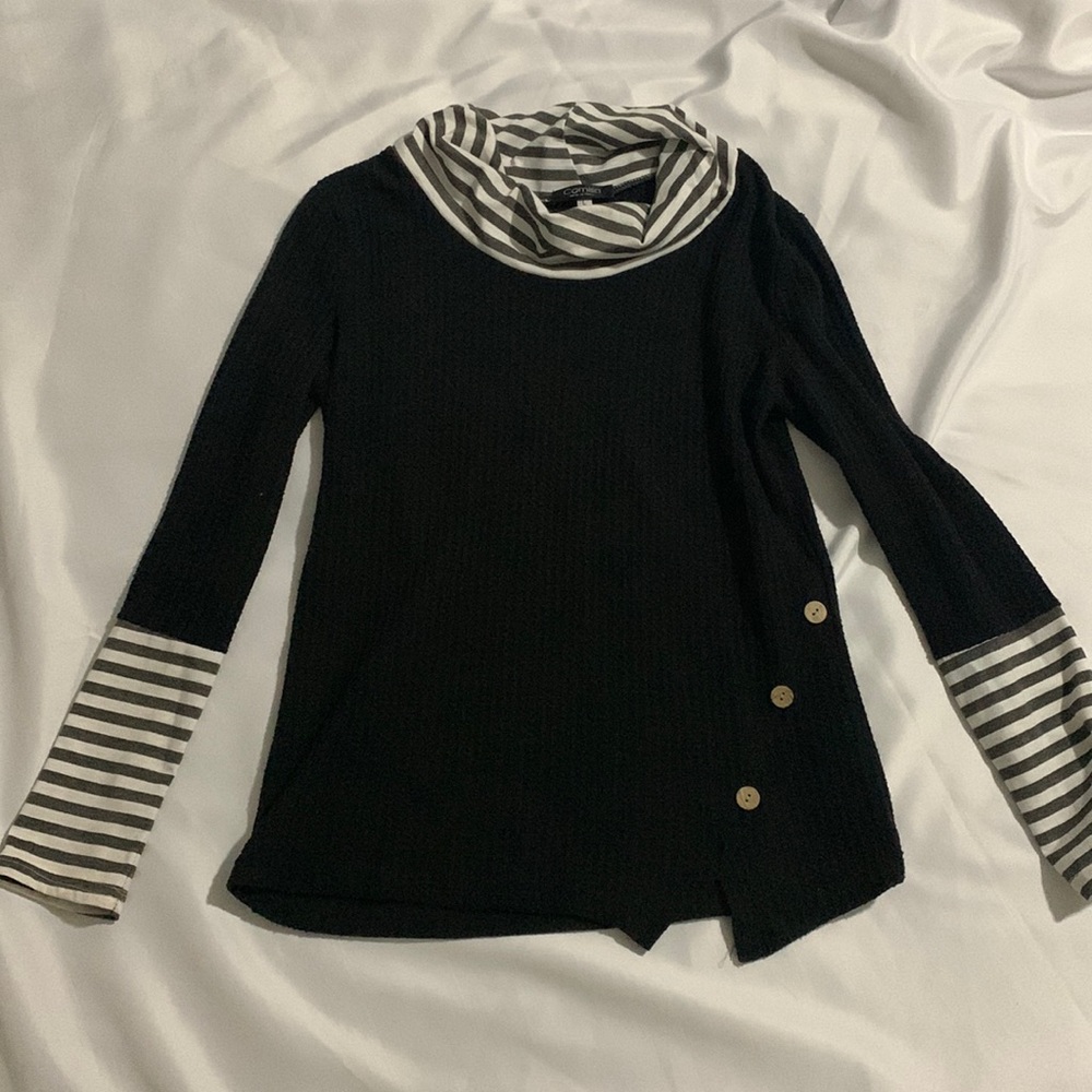 Woman’s black and white stripe button detail waffle tunic-Size L